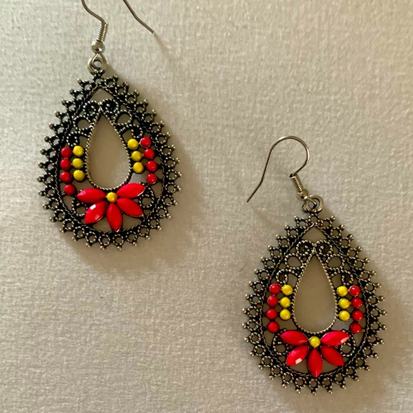 Jewelry - Silver Drop Earrings